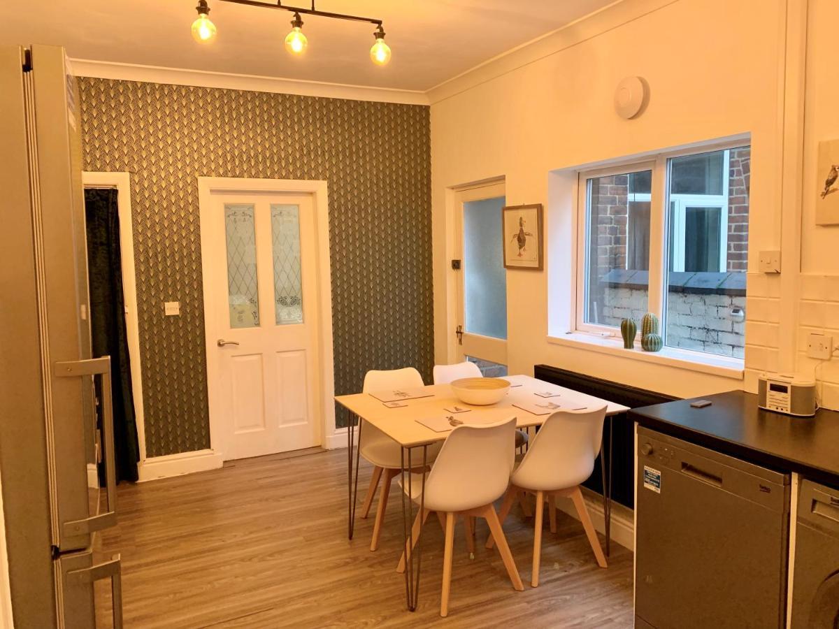 Stoke-on-Trent Stamer House By Yourstays, Stylish Quirky House, With 4 Double Bedrooms, Book Now! מראה חיצוני תמונה
