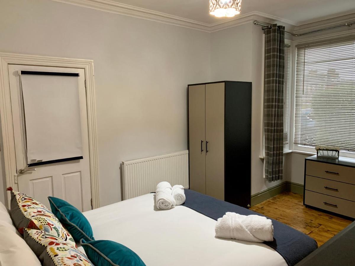 Stoke-on-Trent Stamer House By Yourstays, Stylish Quirky House, With 4 Double Bedrooms, Book Now! מראה חיצוני תמונה