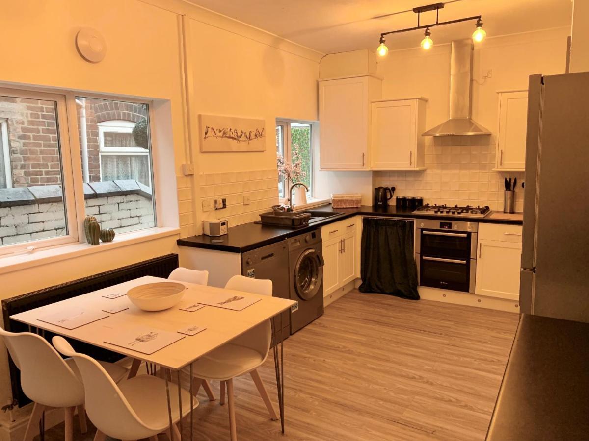 Stoke-on-Trent Stamer House By Yourstays, Stylish Quirky House, With 4 Double Bedrooms, Book Now! מראה חיצוני תמונה