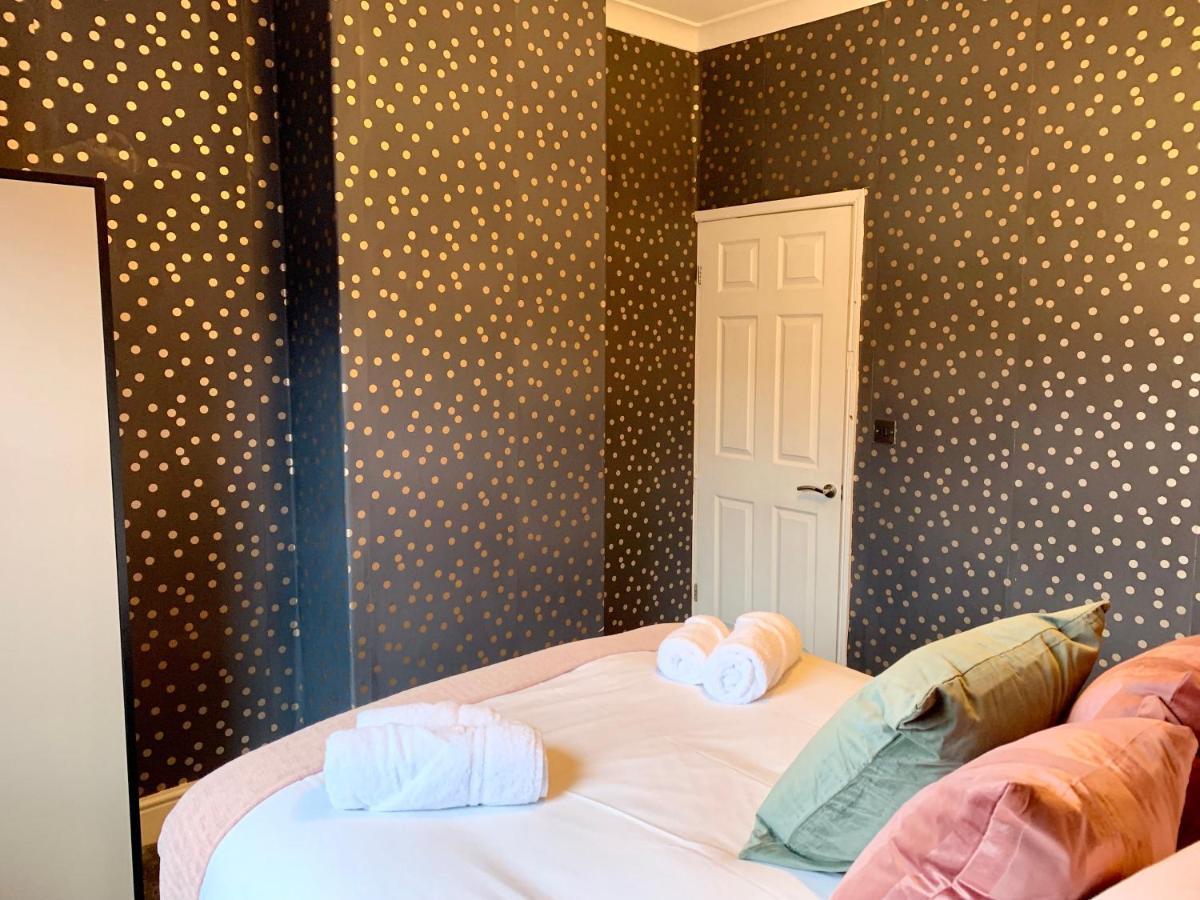 Stoke-on-Trent Stamer House By Yourstays, Stylish Quirky House, With 4 Double Bedrooms, Book Now! מראה חיצוני תמונה