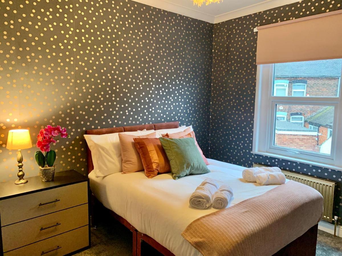Stoke-on-Trent Stamer House By Yourstays, Stylish Quirky House, With 4 Double Bedrooms, Book Now! מראה חיצוני תמונה